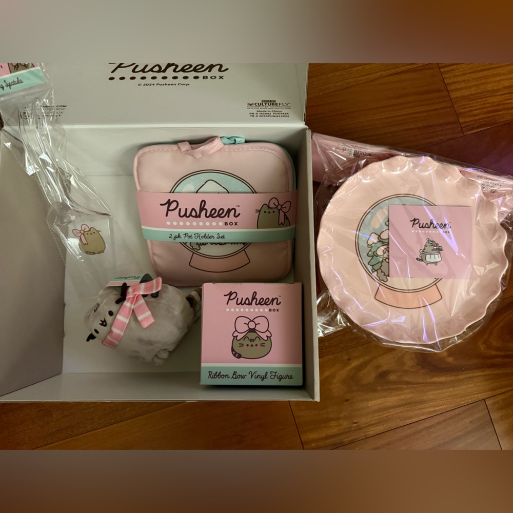 Pusheen Pink surprise exclusive Collection Accessories box baking